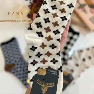 جوراب نیم ساق دخترانه با طرح گل ریز- اکسسوری دخترانه مینیمال