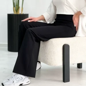 تنخور شلوار بگ کبریتی مشکی دخترانه در حالت نشسته مناسب - لباس زنانه شیک