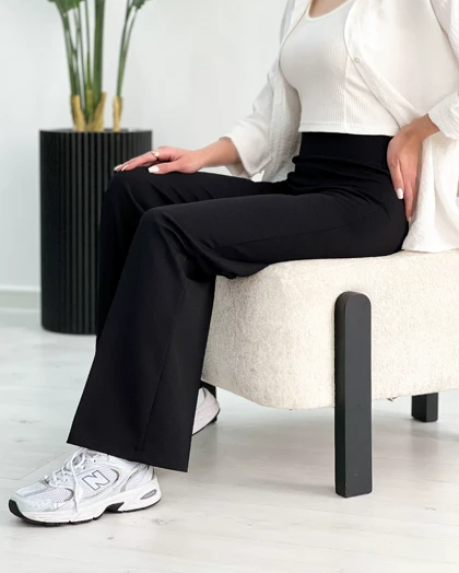 تنخور شلوار بگ کبریتی مشکی دخترانه در حالت نشسته مناسب - لباس زنانه شیک