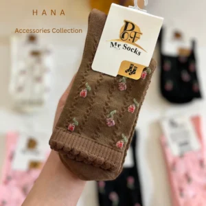 جوراب زنانه ساق بلند گلریز قهوه ای مناسب استایل مینیمال، لباس دخترانه شیک