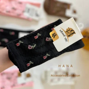 جوراب دخترانه ساق بلند گلریز مشکی مناسب استایل مینیمال، لباس زنانه