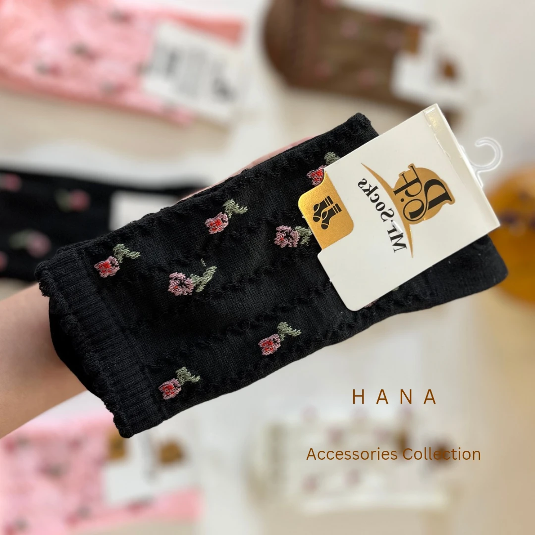 جوراب دخترانه ساق بلند گلریز مشکی مناسب استایل مینیمال، لباس زنانه