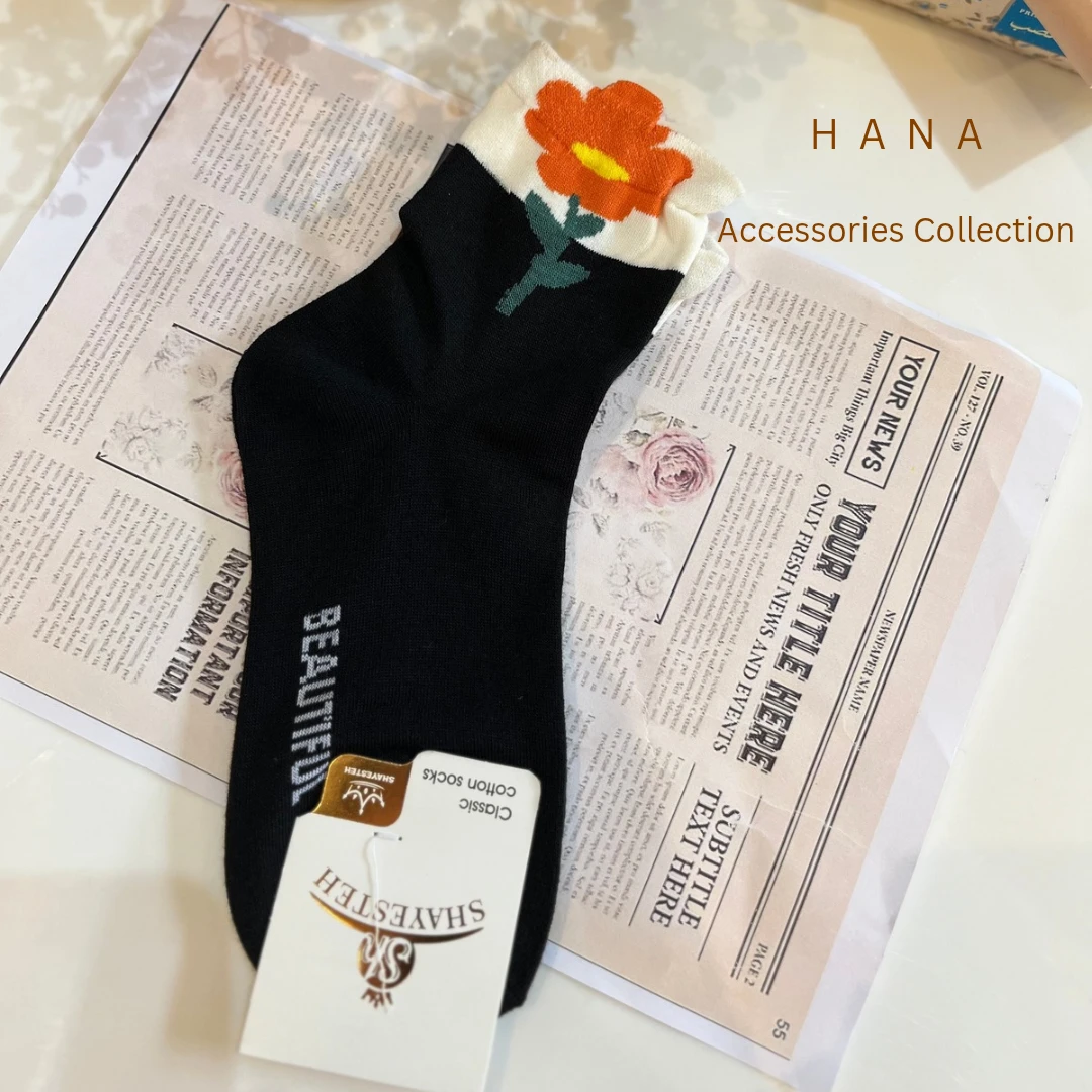 جوراب نیم ساق گلدار زنانه مشکی با گل نارنجی، لباس دخترانه