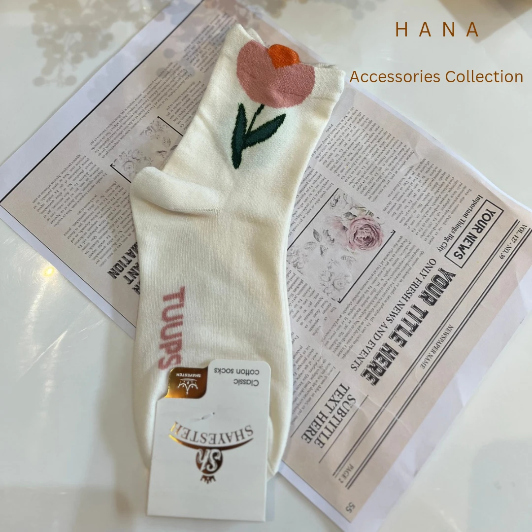 جوراب نیم ساق گلدار زنانه سفید با گل صورتی، لباس دخترانه