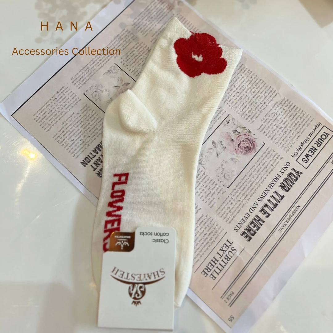 جوراب نیم ساق گلدار زنانه سفید با گل قرمز، اکسسوری دخترانه
