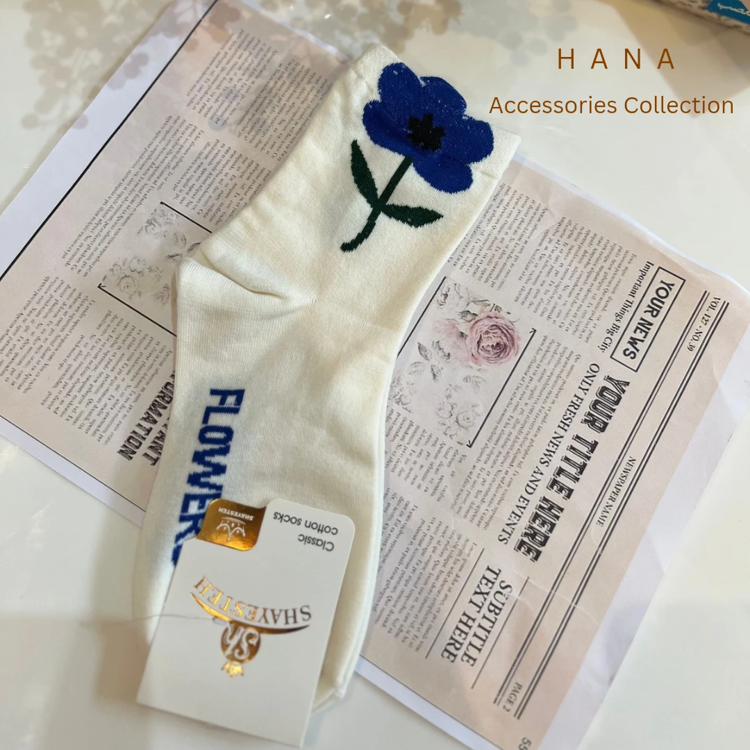 جوراب نیم ساق گلدار زنانه سفید با گل آبی، اکسسوری دخترانه