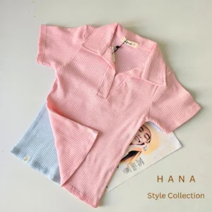 تیشرت کراپ یقه شکاری دخترانه در دو رنگ ابی و صورتی پاستیلی برای استایل روزمره- لباس دخترانه مینیمال