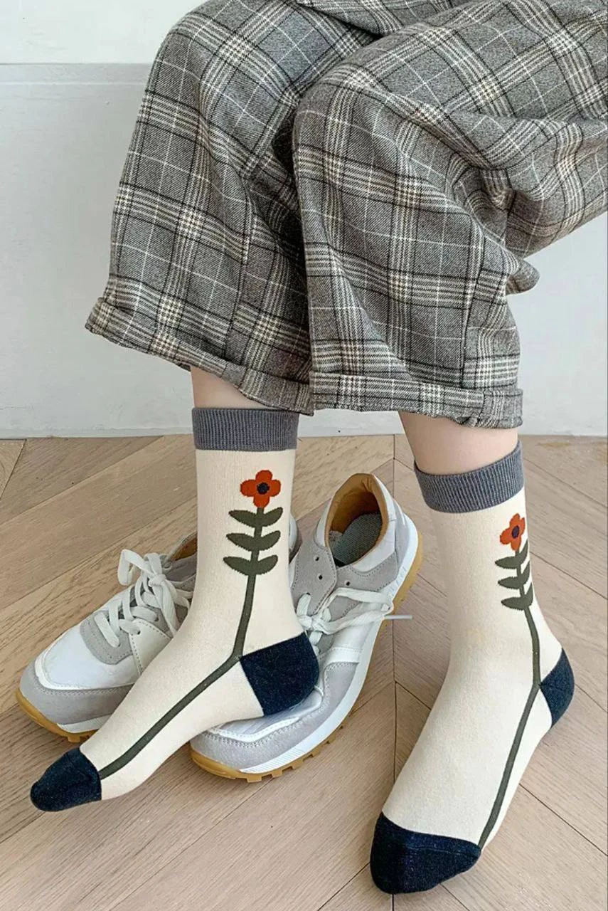 تنخور جوراب نیم ساق زنانه رنگ روشن با طرح شاخه گل- اکسسوری دخترانه