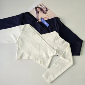 بلوز کراپ چپ و راستی آستین بلند زنانه در دو رنگ سفید و مشکی برای استایل مینیمال- لباس دخترانه