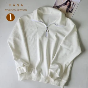 دورس ژاکارد سفید نیم زیپ زنانه با طرح لوگو مناسب پاییز و بهار- لباس دخترانه مینیمال