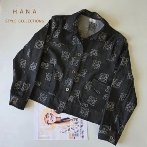 کراپ کت جین ذغالی طرح دار دخترانه با طرح لووه مناسب استایل پاییزی - لباس زنانه شیک