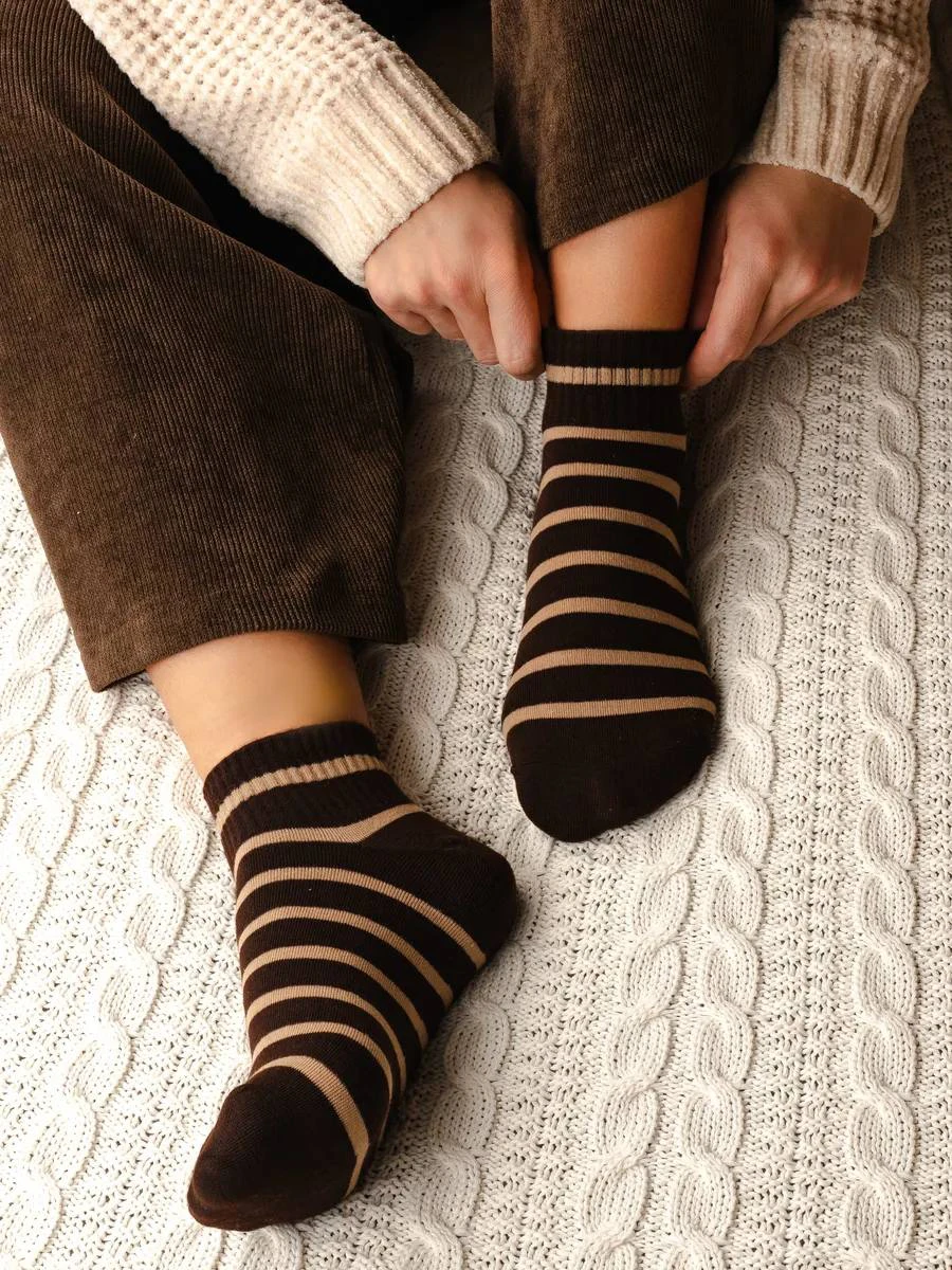 جوراب مچی کرم قهوه ای طرحدار زنانه با طرح رینگی- لباس دخترانه پاییزه