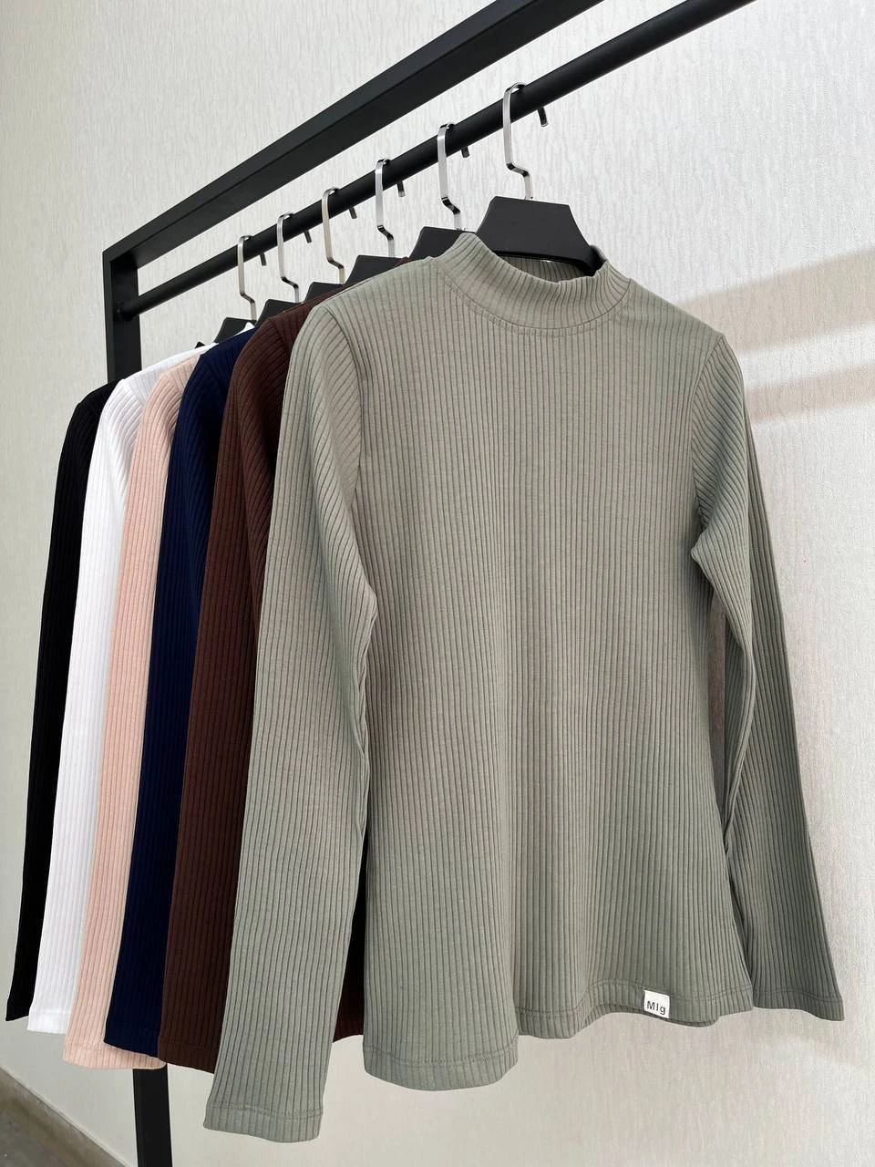 بلوز یقه ایستاده کبریتی زنانه در رنگبندی متنوع مناسب استایل زیر کت- لباس دخترانه