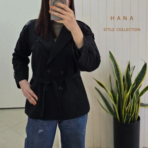 ترنچ‌کت مشکی کمردار و آستردار زنانه مناسب استایل مینیمال- لباس دخترانه