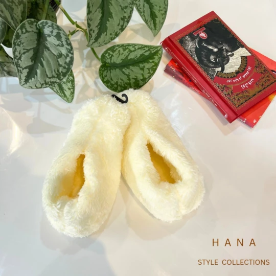 پاپوش پشمی نیم ساق شیری زنانه، لباس دخترانه