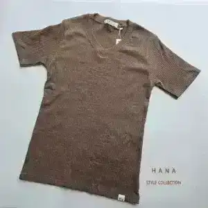 تیشرت یقه هفت کبریتی زنانه رنگ نسکافه ای مناسب استایل روزمره - لباس زنانه شیک